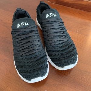 APL shoes
